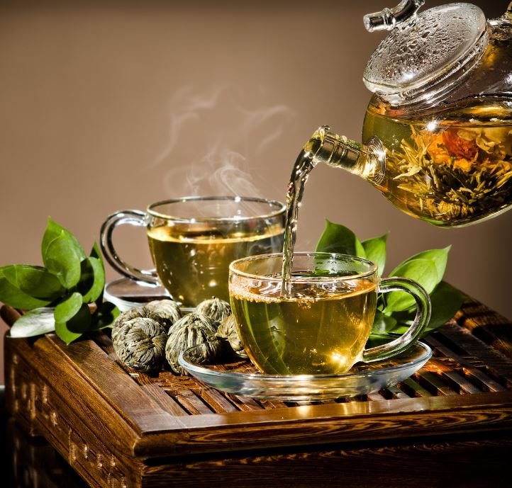 Natural Fat Burners: How Do Ingredients Like Green Tea and Coffee Aid Weight Loss?